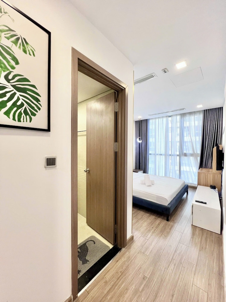 Apartment Landmark 81 by Urban Home