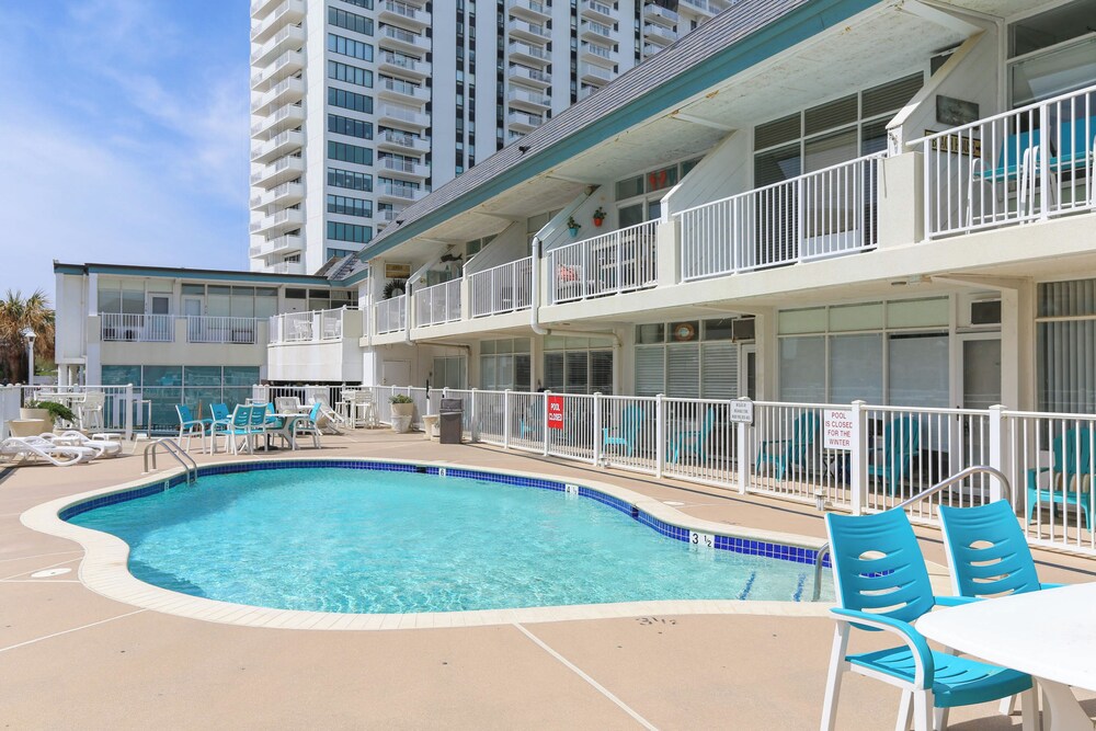 Exclusive Beach Access: VA Beach Studio Condo!