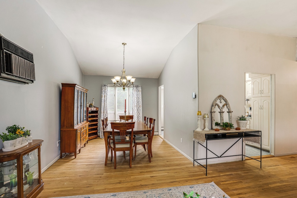 Family Home Near LIE & Blydenburgh Co Park