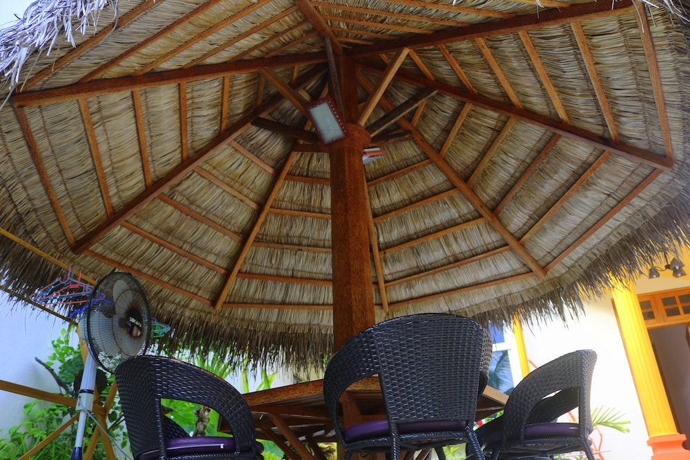Ras Beach Inn