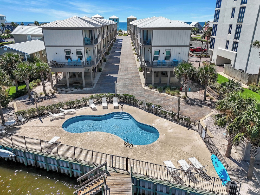 Little Lagoon Cottage for 8 - Free Activities