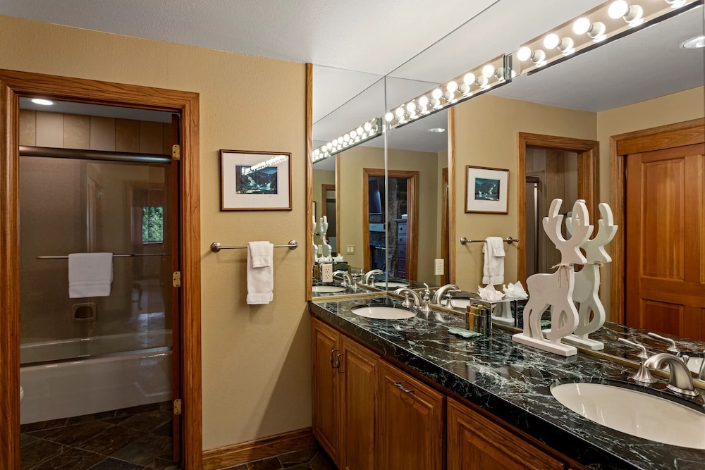 La Maconnerie at Deer Valley Resort - Four Bedroom Condo with Hot Tub #3 4 Condo