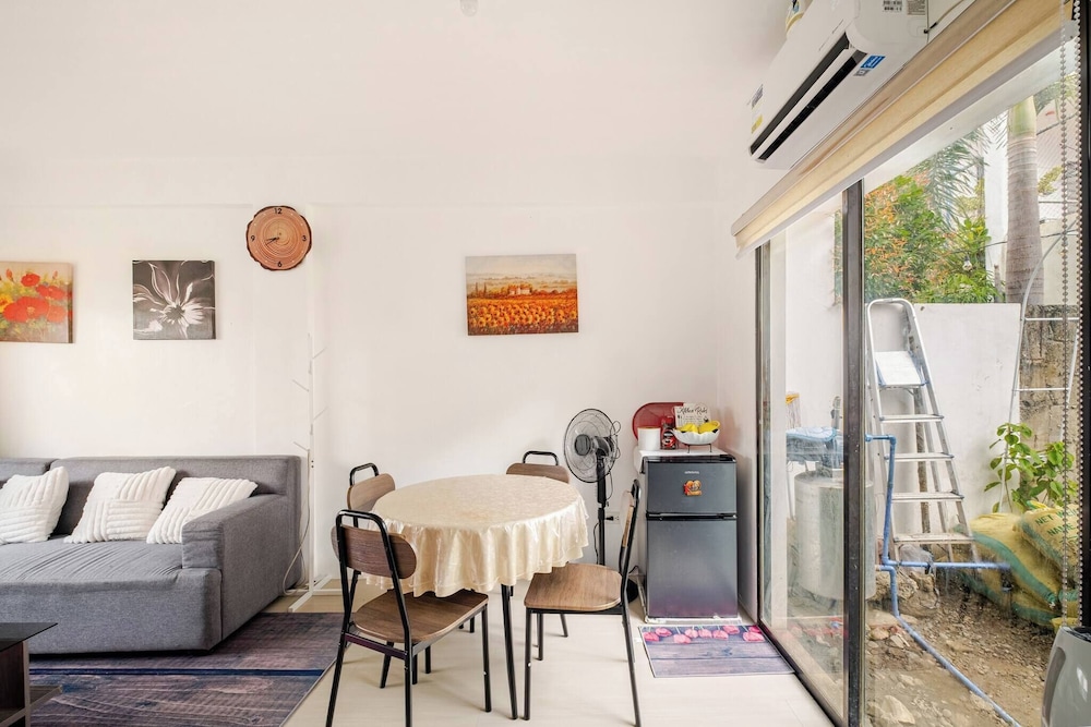 Charming Iloilo City House With Garden View