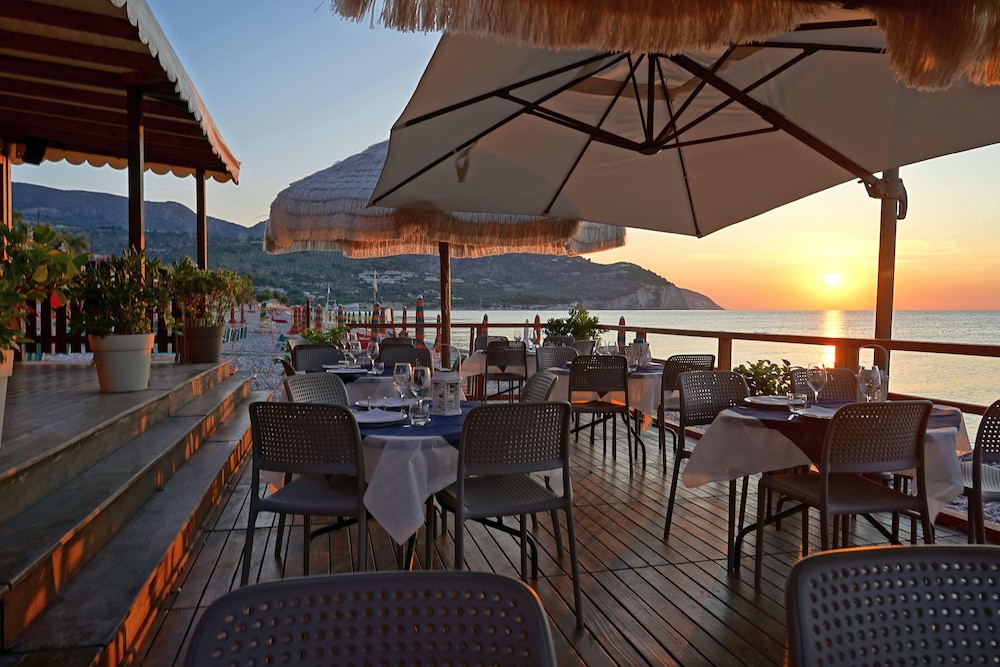 Ferienwohnung Ulivo mit Pool und Privatstrand view 5