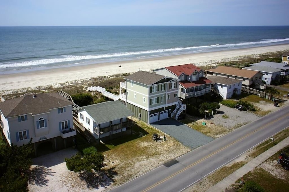 R & R By The Sea 4 Bedroom Home by RedAwning