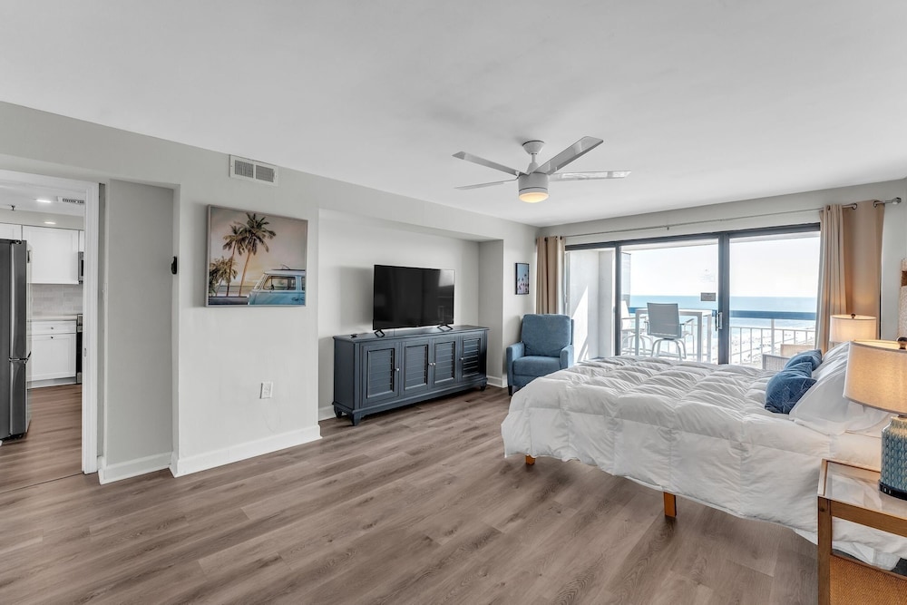 Oceanfront Gem Pool, Balcony, Modern Touch 3 Bedroom Condo