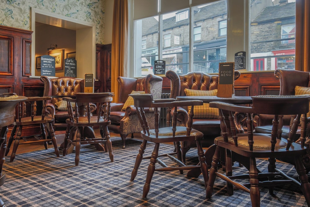 Norfolk Arms Hotel
