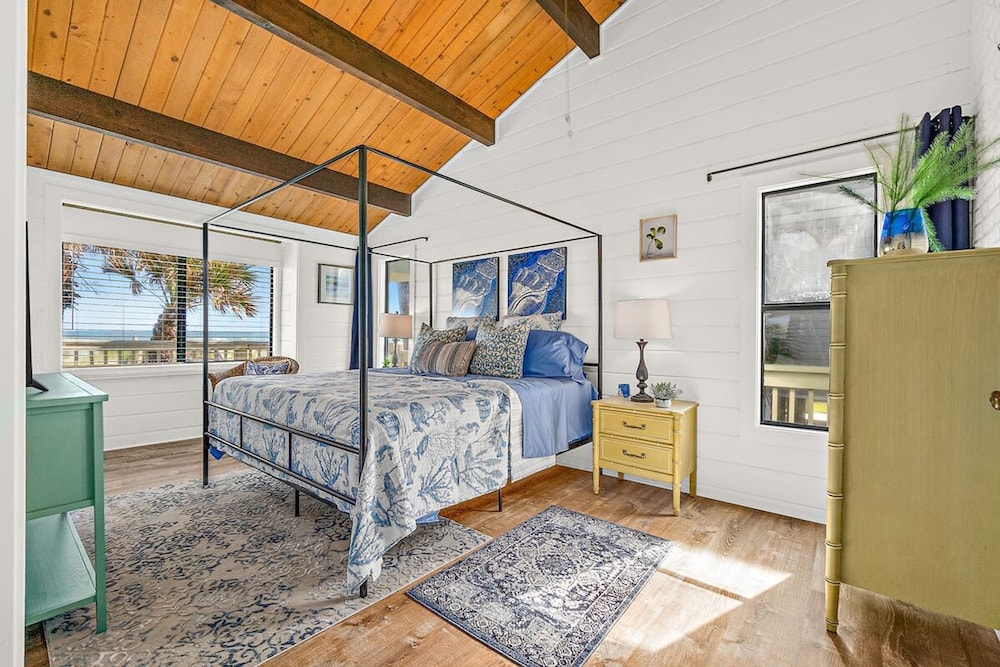 Pelican Beach Private Ocean Front Beach House- Sleeps 10 Bring Your Surf Boards
