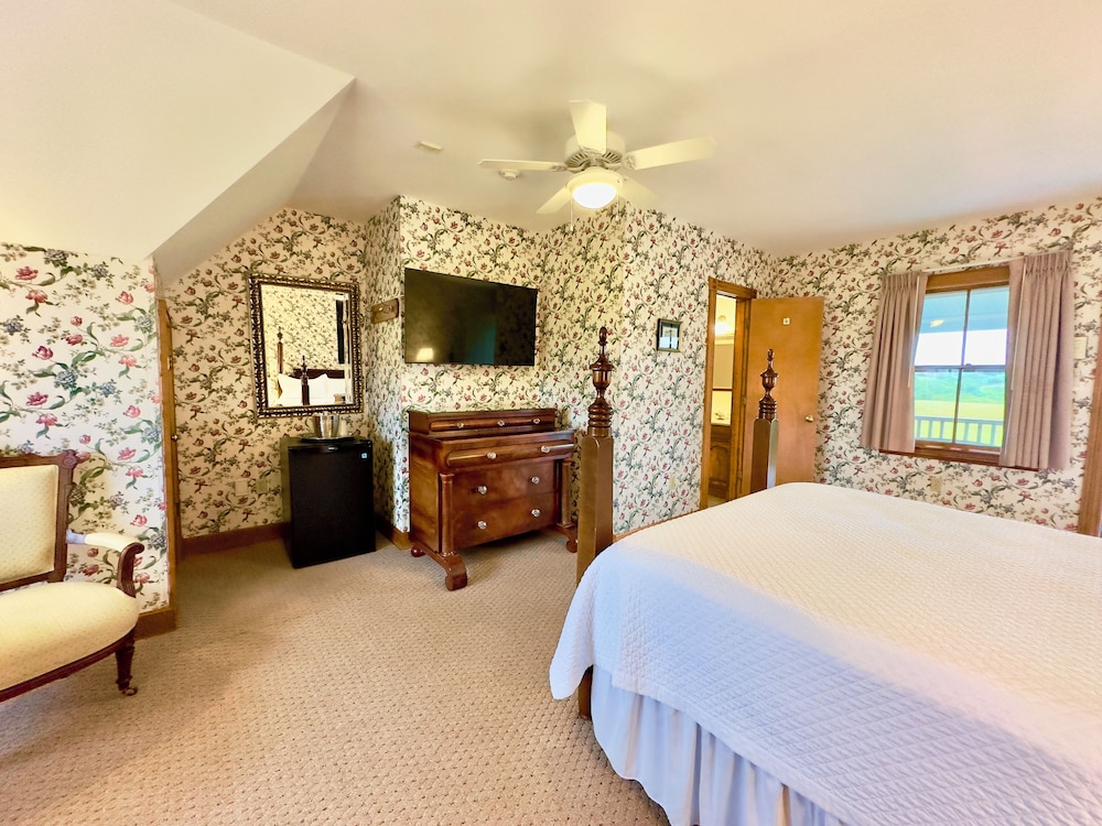 Rose Farm Inn