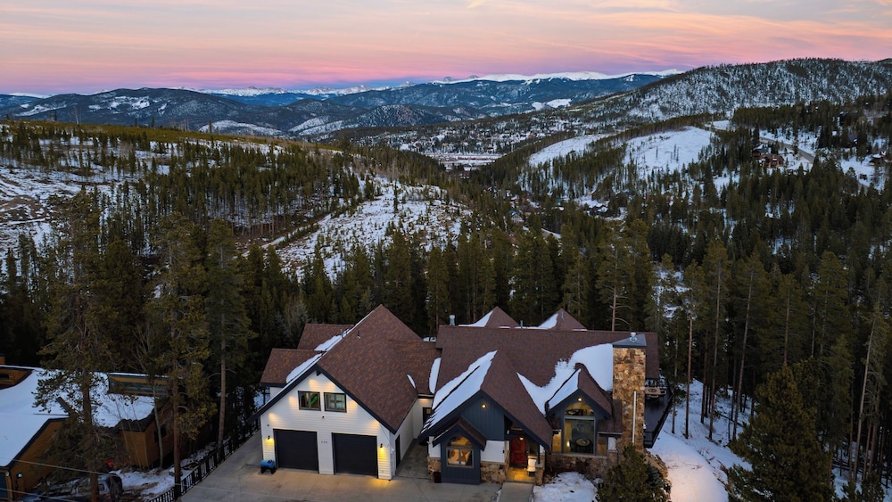 Skate Bowl, Hot Tub & Game Room Breckenridge Adventure Chalet by Avantstay