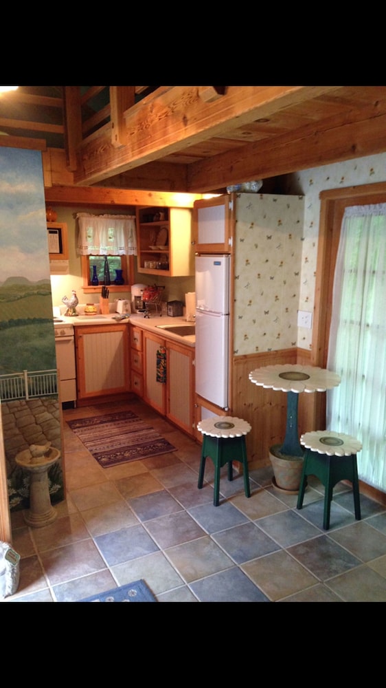 Frog Hollow Bed and Breakfast