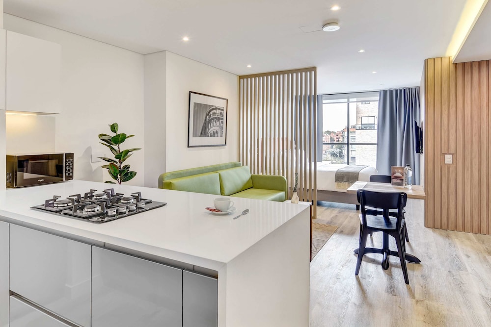 w Trendy Loft w Balcony in Santa Barbara