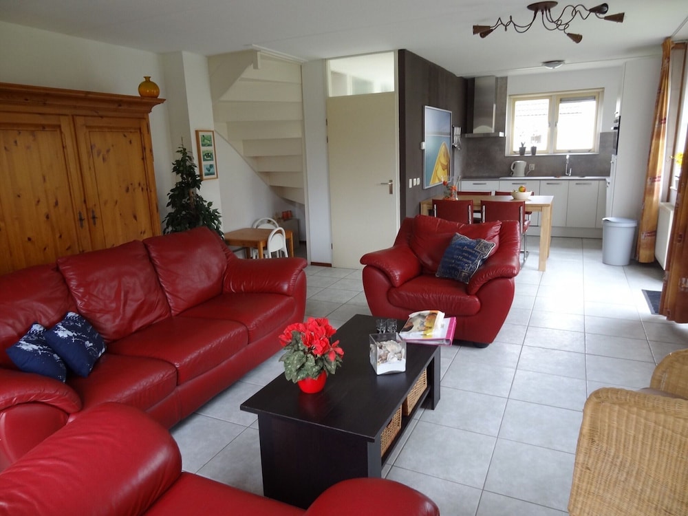 Nice Holiday Home With Garden Near Beach
