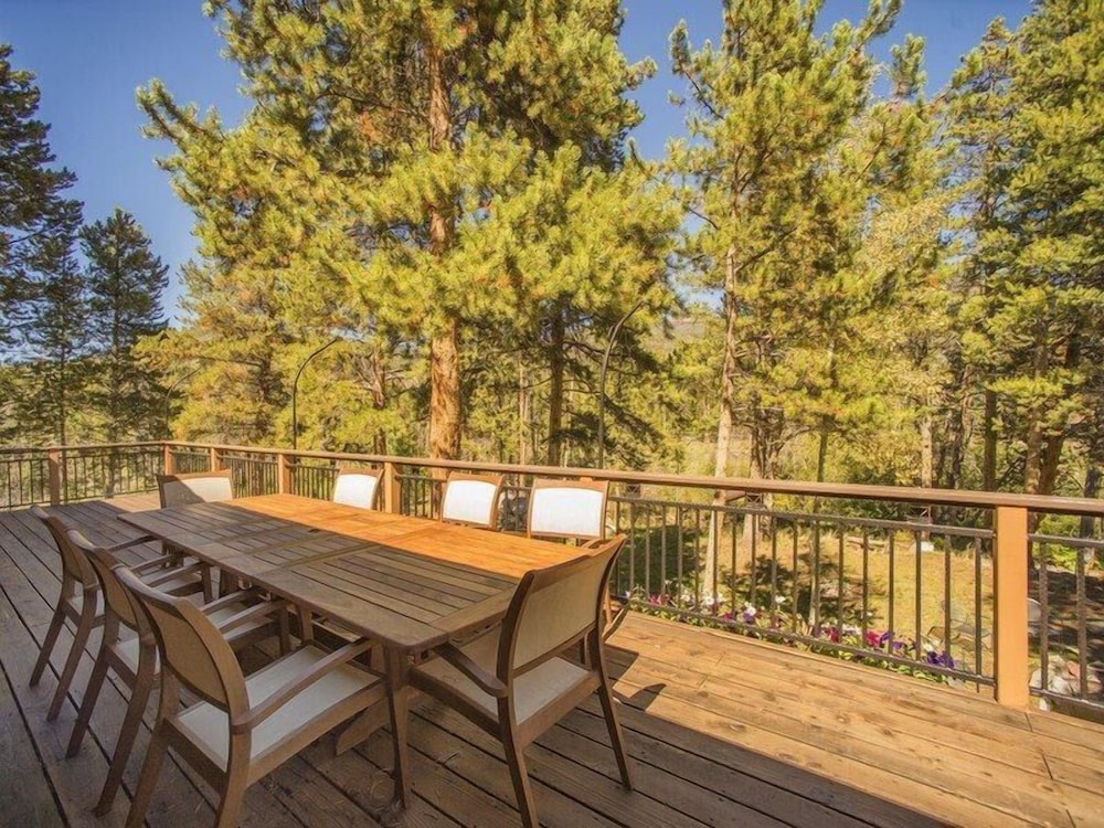 Lazy K Mountain Home 5 Bedroom Holiday home by Key to the Rockies