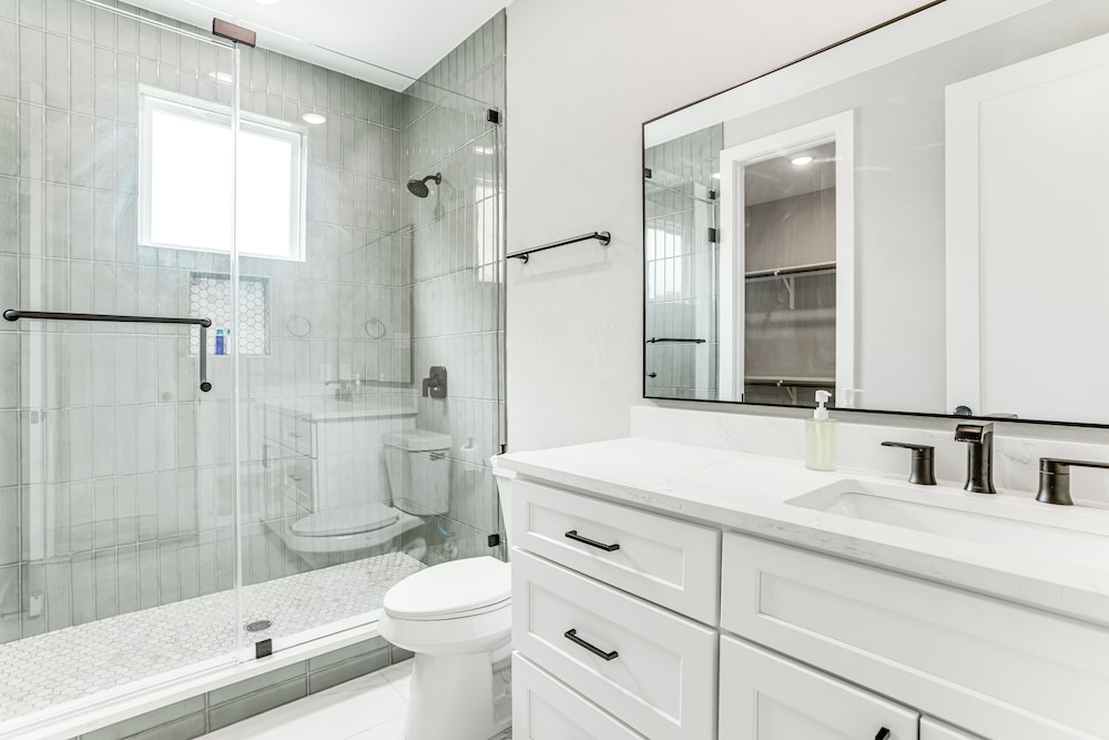 Modern Home w/ Private Yard in Northeast H-town!