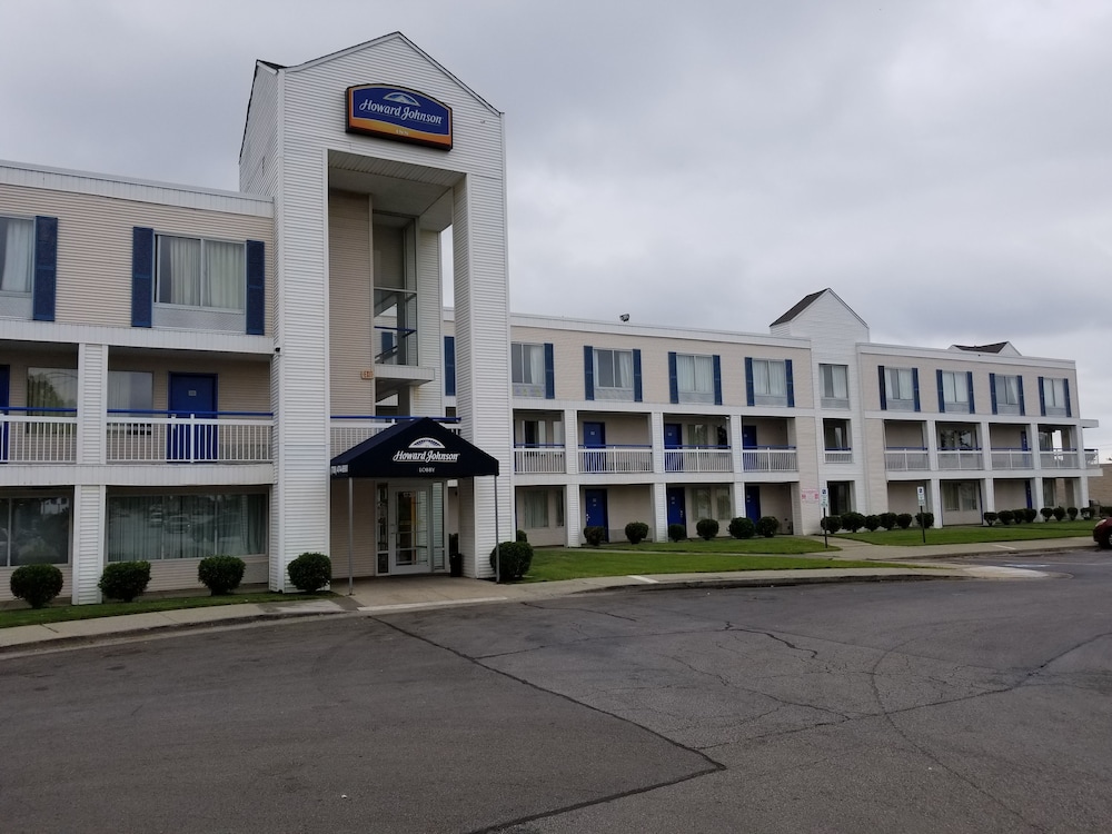 Lansing Vacations - Travelodge by Wyndham Lansing IL - Property Image 9