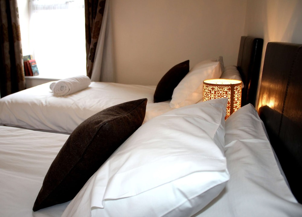 Stroud Vacations - Cotswolds Valley Accommodation-Excl Prop - Property Image 4