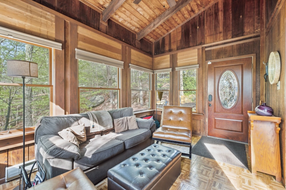 Charming Porter House In The Heart Of The Poconos 4 Bedroom Chalet