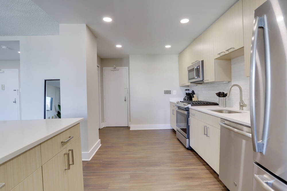 Walkable DC View Apartments