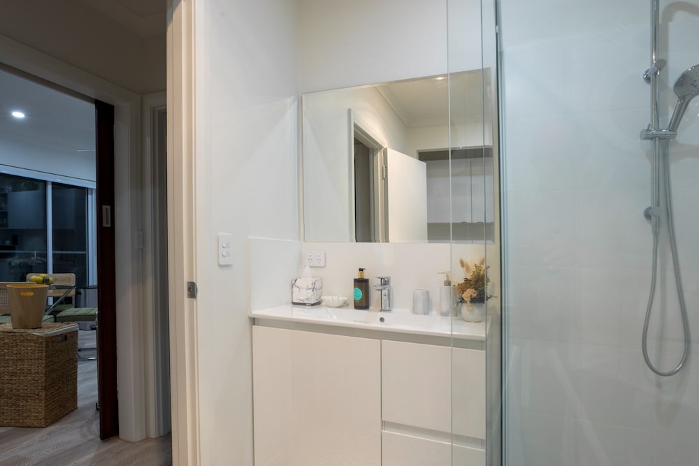 Beautiful Pet Friendly 1BR Cottage With Patio