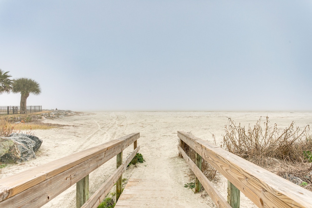 St Simons Island Townhome w/ Balcony + Ocean View! view 5