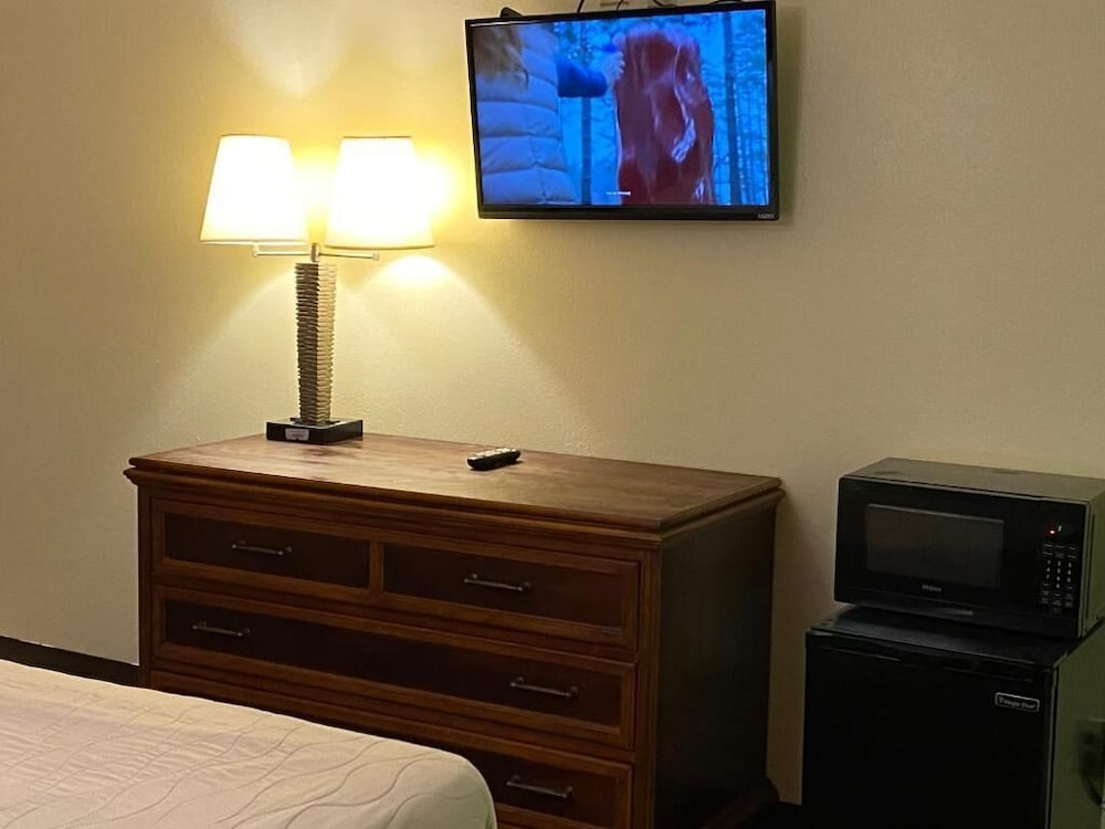 Hammond Vacations - Stay Express Inn Hammond - Property Image 1