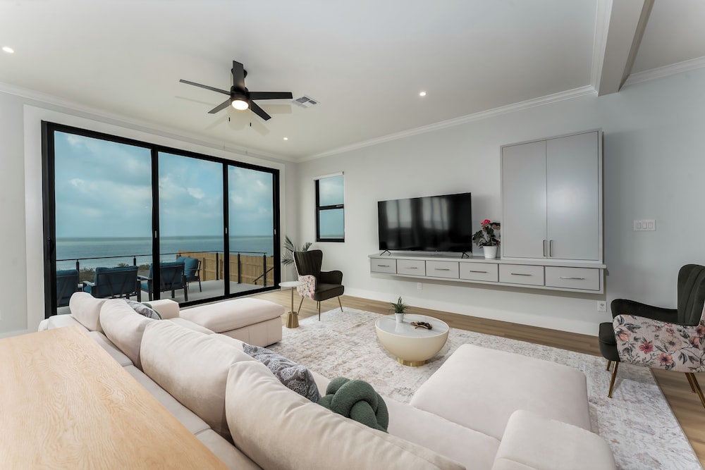 Spacious Bay