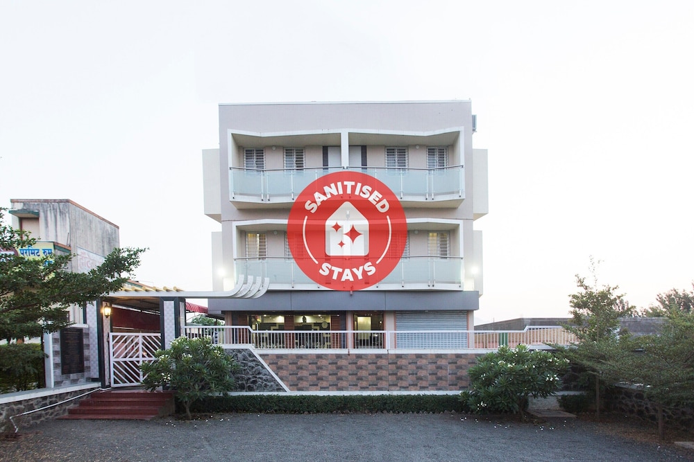 OYO Flagship 10078 Hotel Shriniwas Executive