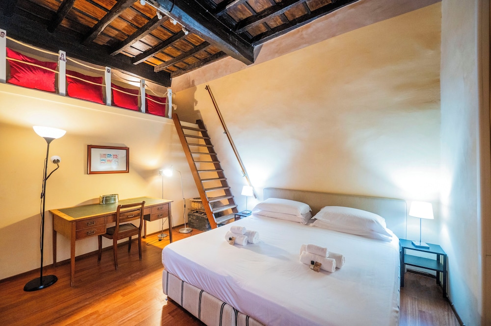 Campo De' Fiori Apartments