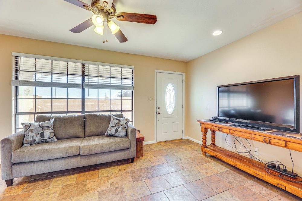 Near Golfing & Green Spaces: Florence Family Home!