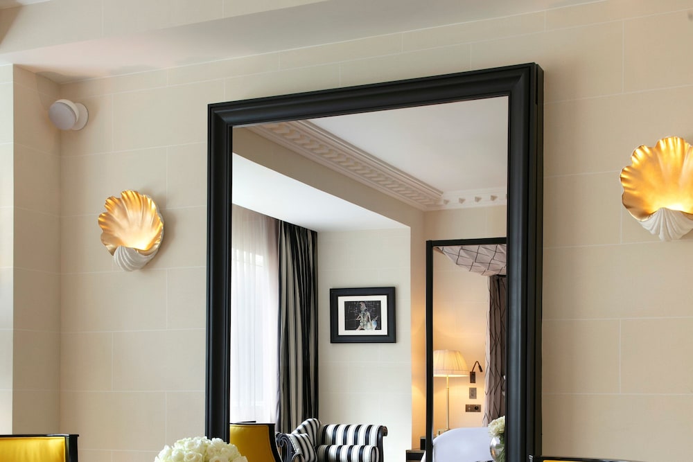 Hôtel de Berri Champs-Élysées, a Luxury Collection Hotel