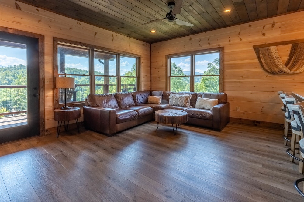 Raccoon Ridge Retreat - Gatlinburg Mountain Escape