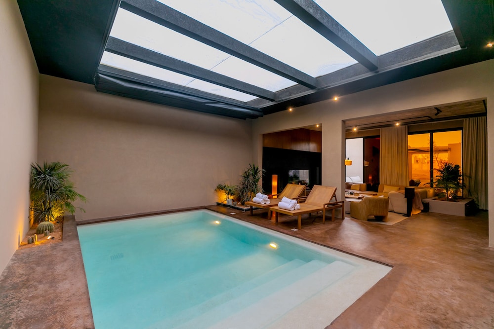Portal Chalets With Private Pool-Al Arid