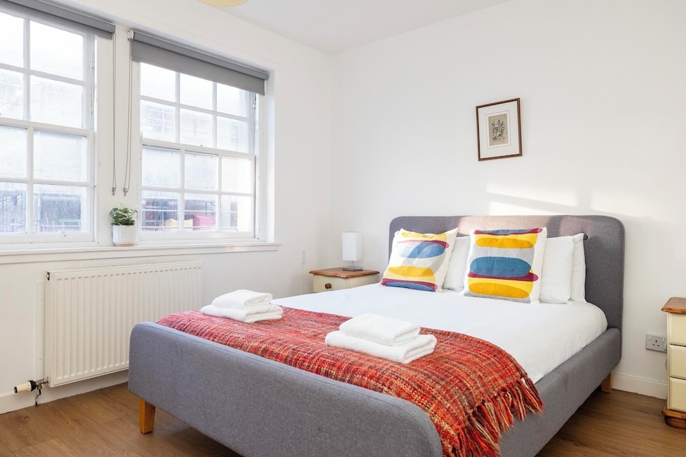 Charming City Apartment on Royal Mile