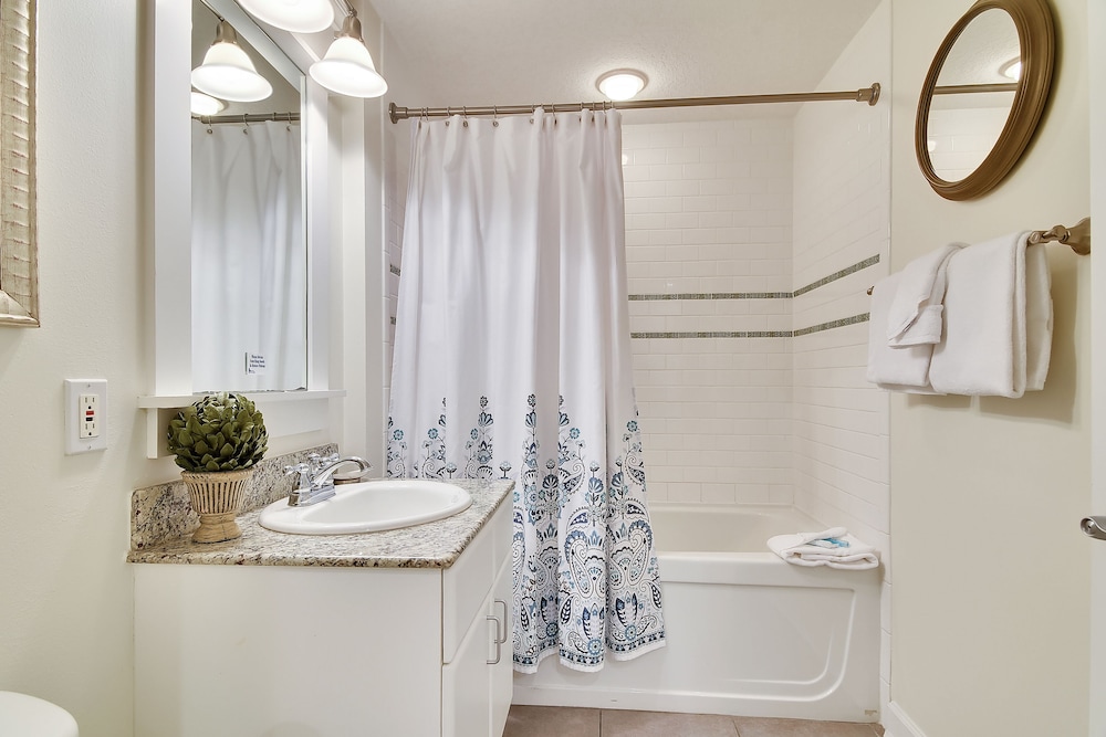 Grand Panama Beach Resort by Book That Condo