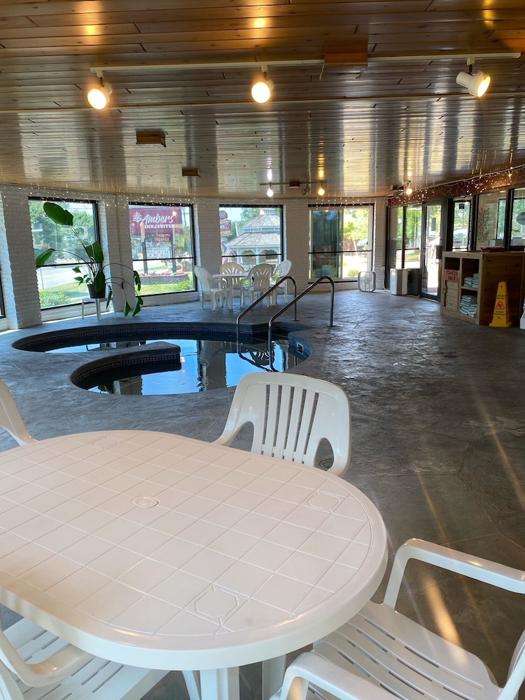 Amber's Inn & Suites