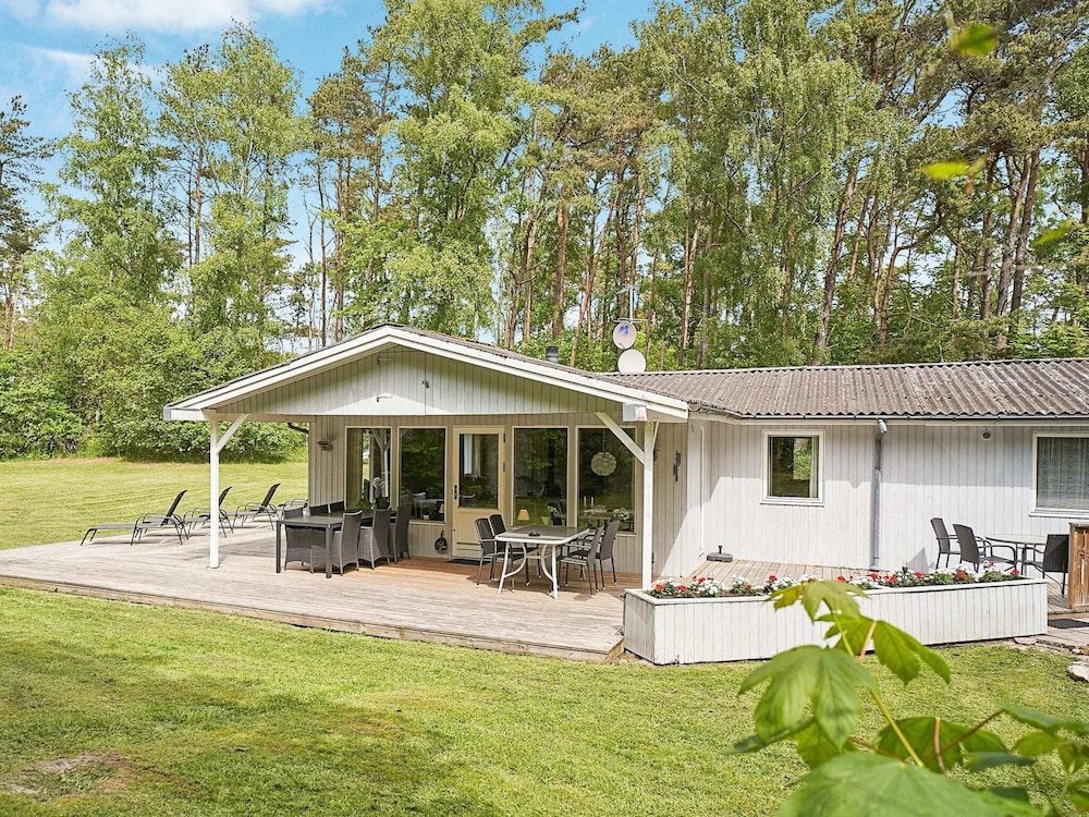 6 Person Holiday Home in Nexo-by Traum view 3