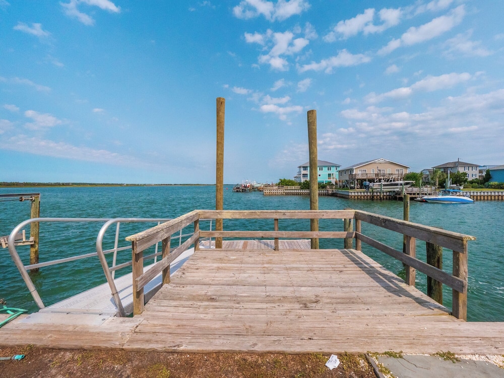 Bear's Den by Topsail Realty
