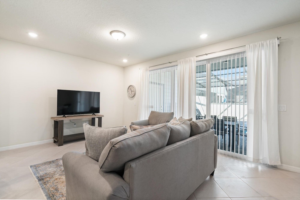 1228 Blue Island Dr