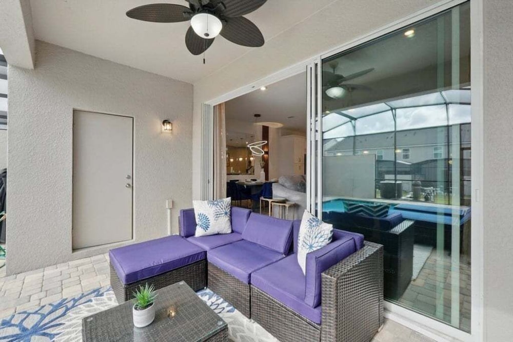 Beautiful Chic Radiance Home With Pool 5 Bedroom Townhouse