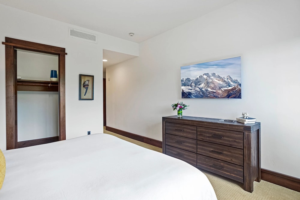 Arrowleaf Lodge at Deer Valley Resort - Three Bedroom Residence #203 3 Condo