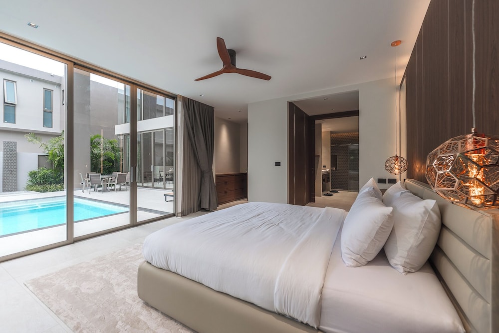 4BR Pool Villa Near Beach V200