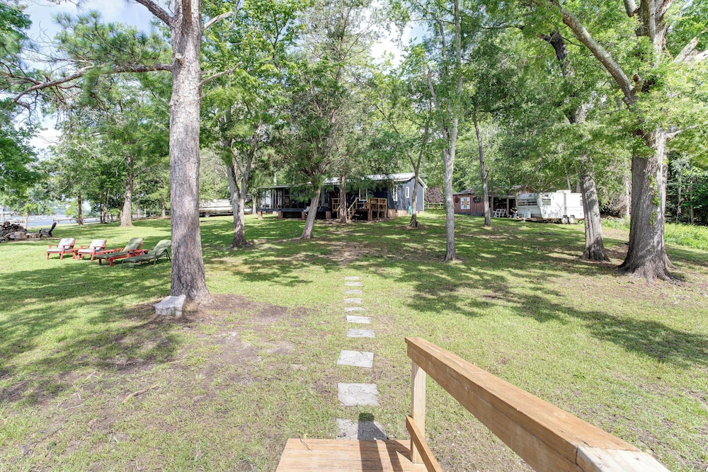 Lake Wateree Retreat: Dock & Screened Porch!