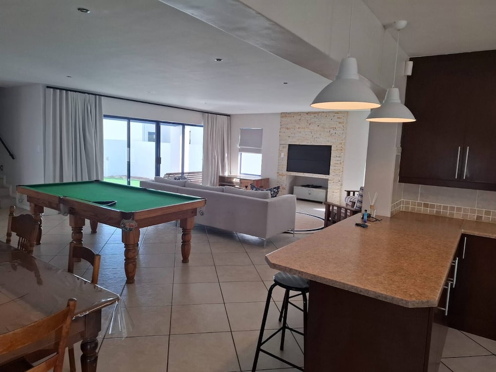 Oosiesrus - Charming Langebaan Villa With Garden View