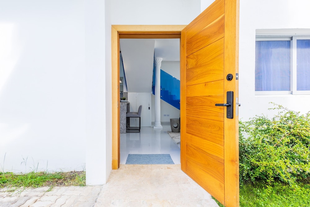Relaxing 3-bedroom Villa With Pool Rooftop Jacuzzi in a Secluded Setting