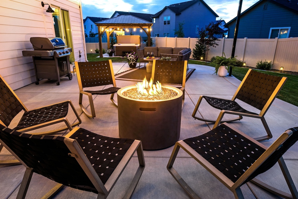 Spa Nights Game Room Fun Luxe 5BR Sleeps 17