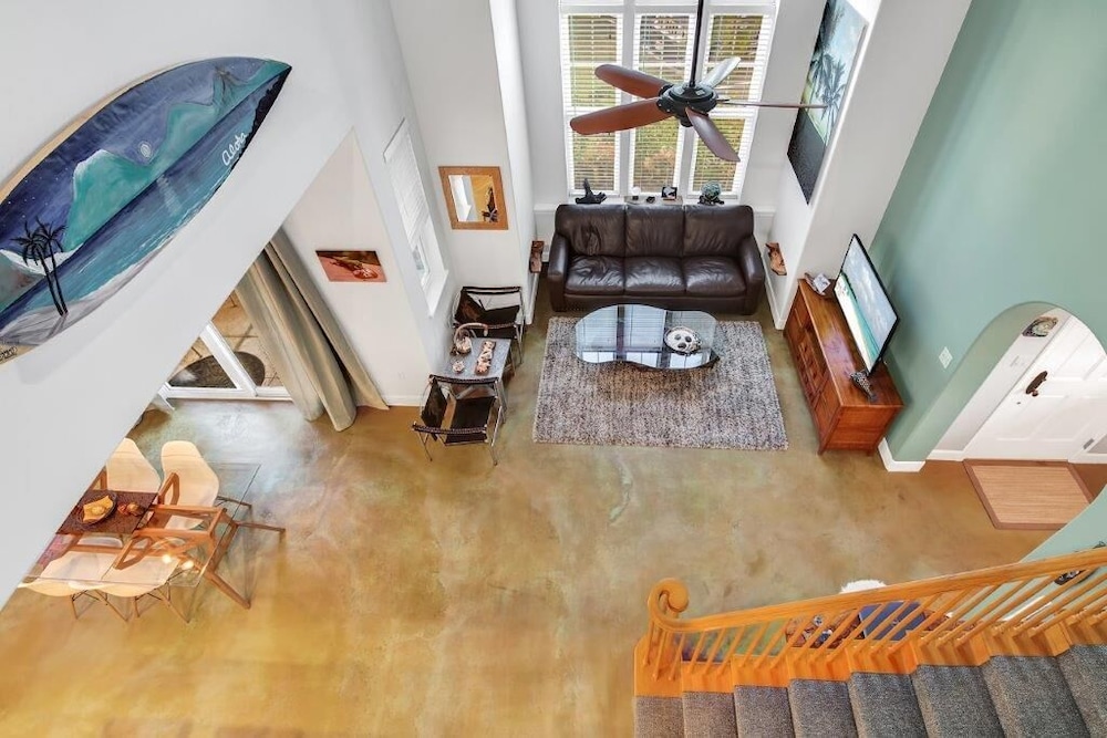 Well-equipped - Close to Beaches - In-unit AC - Vrkcv