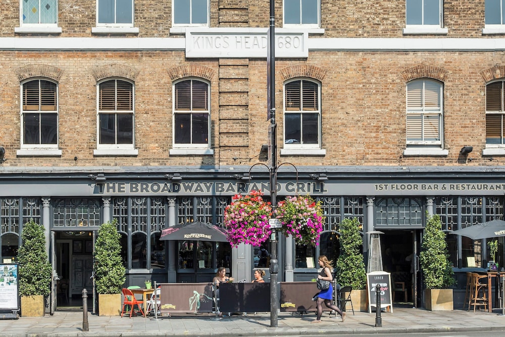 Winchendon Road by Onefinestay