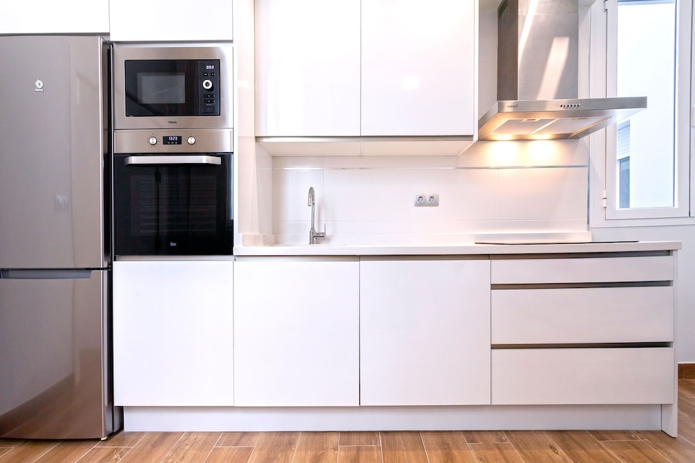 Modern 1 BD Apartment in the City Center Recaredo VII