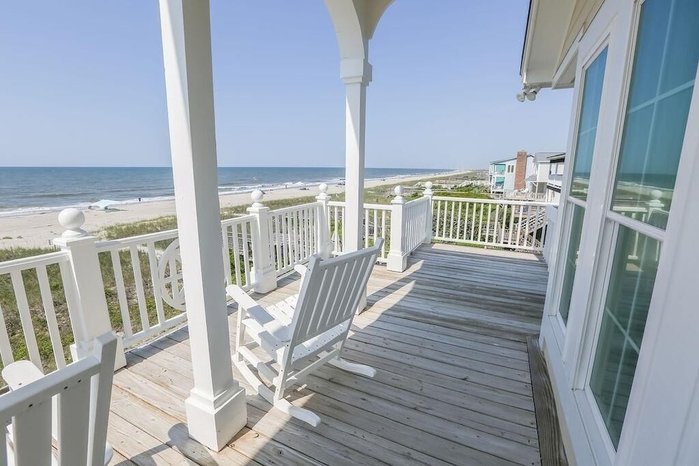 Paw-paw's Place 6 Bedroom Home by RedAwning